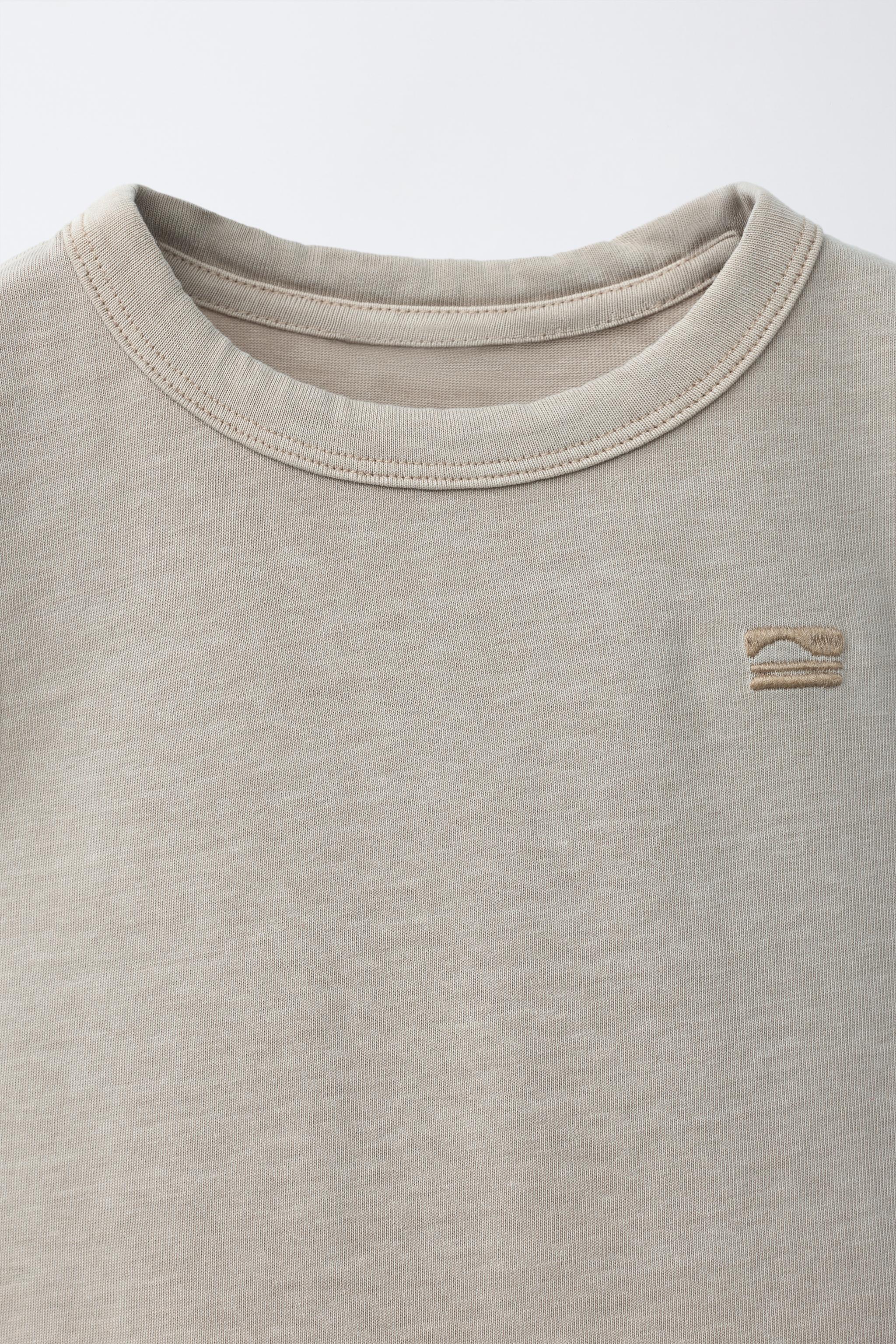 T-SHIRT TEINT EN PIÈCE BRODÉ